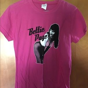 *SUPER CUTE*Bette Paige T-shirt